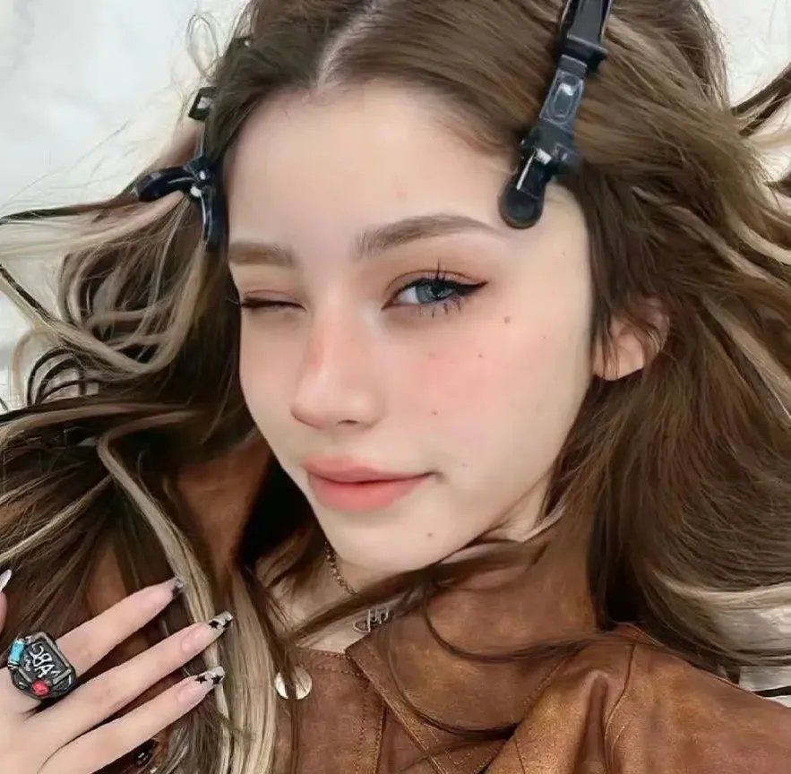 她与他